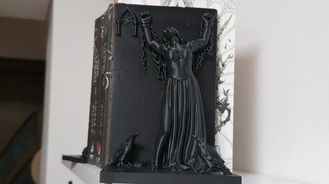 Chặn Sách Gothic U Tối - Tượng Nữ Nhân Bị Xiềng Xích Fantasy - Image 1