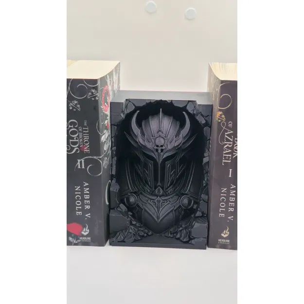 Mô hình trang trí Book Nook Mũ Hiệp Sĩ Bóng Đêm – Phong cách Gothic Fantasy - Image 1