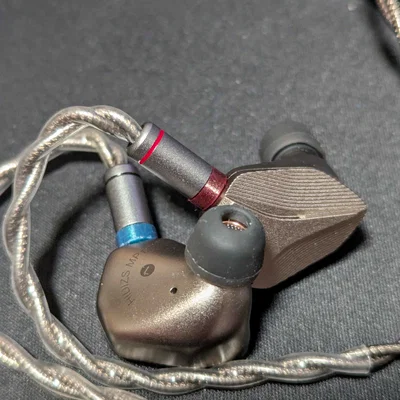 Vòng đệm che khe hở cho dây cáp IEM 2 pin
