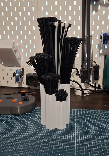 Giá đỡ / khay sắp xếp dây rút để bàn - Image 1