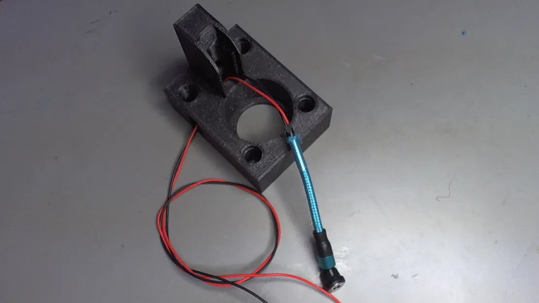 Trạm sạc đa năng cho đèn pin Karrong - Image 5