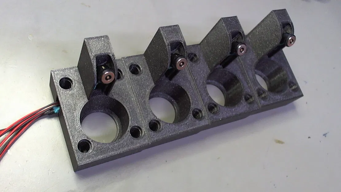 Trạm sạc đa năng cho đèn pin Karrong - Image 9