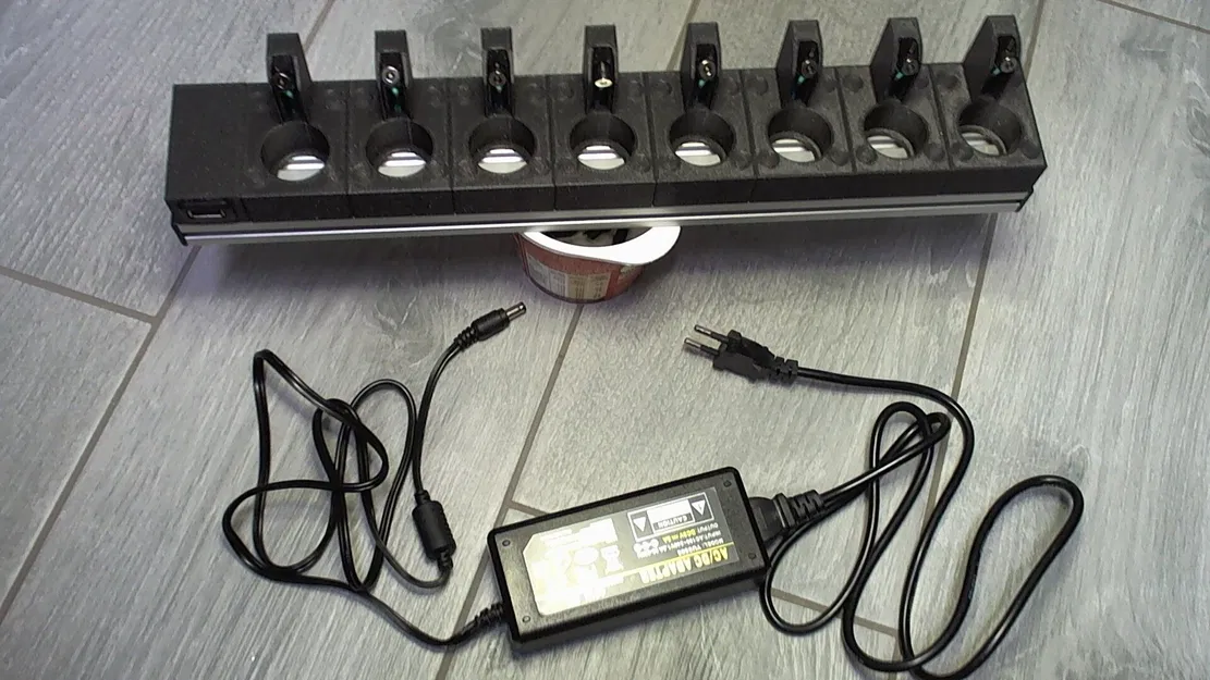 Trạm sạc đa năng cho đèn pin Karrong - Image 18