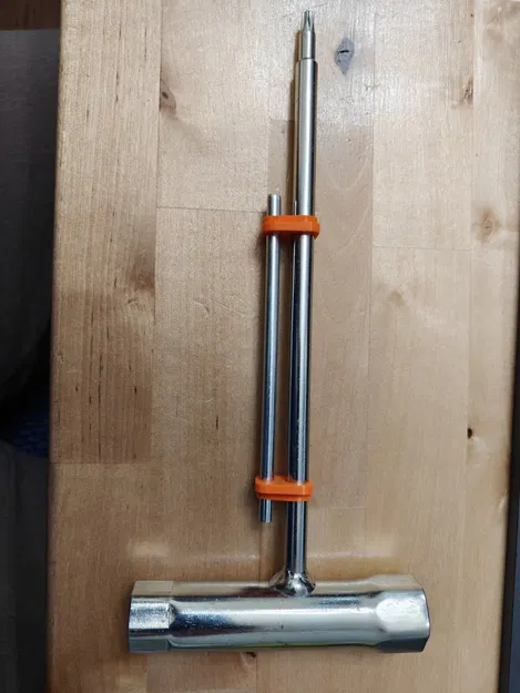 Bộ kẹp cờ lê cho tay cầm máy cắt cỏ Stihl in 3D tiện lợi - Image 1