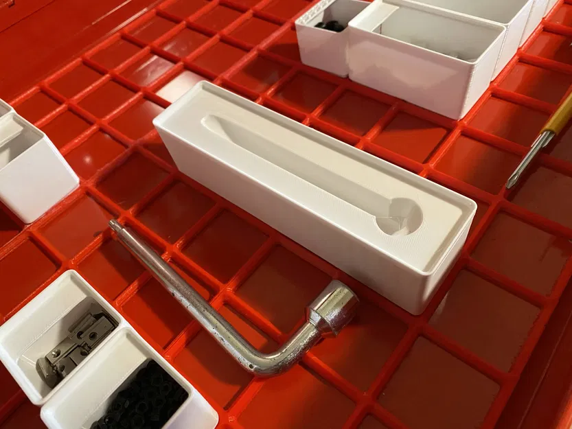 Khay đựng cờ lê máy cắt DeWalt hệ Gridfinity - Gọn gàng, chuyên nghiệp - Image 1