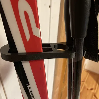 Kẹp giữ ván trượt tuyết và gậy chống in 3D - Gọn gàng, tiện lợi