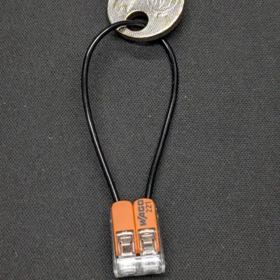 Móc khóa làm từ sợi nhựa và đầu nối WAGO TPU