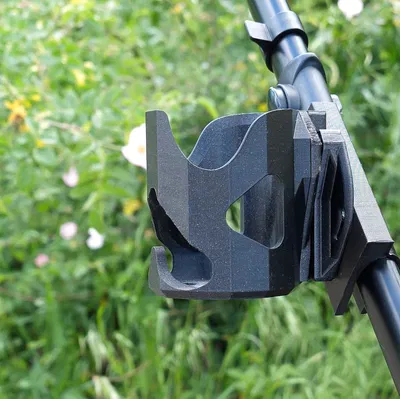 The Beast: Giá đỡ cốc đa năng cho xe đẩy em bé