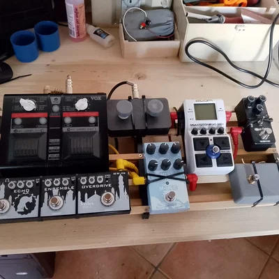 Khung đỡ Pedalboard DIY: Tự làm bàn đạp guitar từ gỗ 10x10