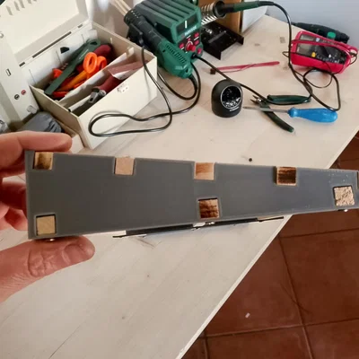 Khung đỡ Pedalboard DIY: Tự làm bàn đạp guitar từ gỗ 10x10