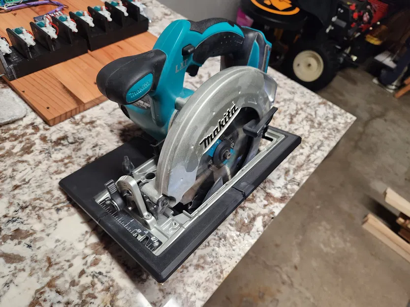 Ngàm chuyển đổi Makita XSS02 cho thanh ray Track Saw - Image 1