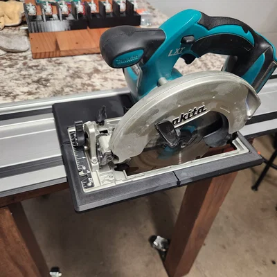 Ngàm chuyển đổi Makita XSS02 cho thanh ray Track Saw