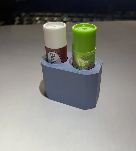 Giá đỡ cho 2 thỏi son dưỡng môi bởi sebrlicek - Image 1