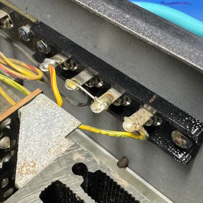 Tấm cố định cọc loa thay thế cho Marantz 2220b