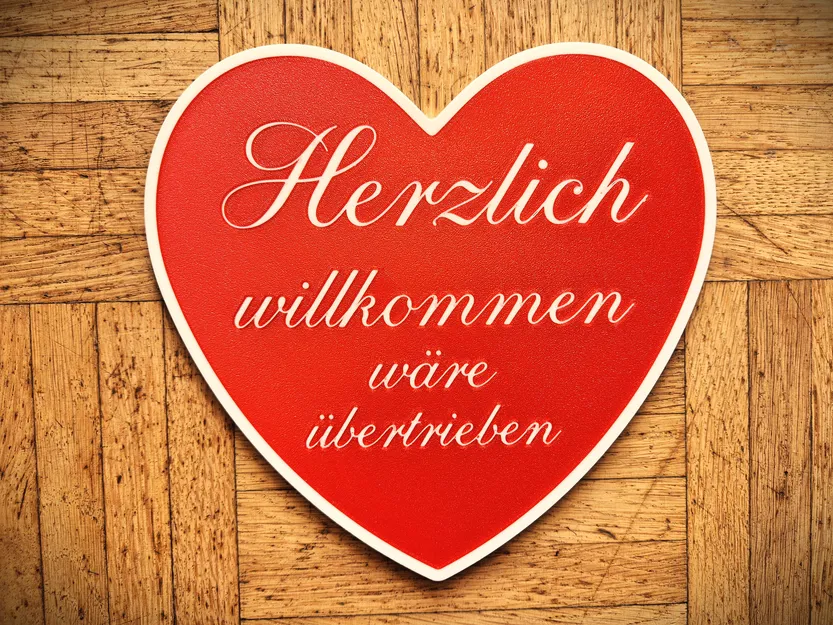 Biển treo cửa hài hước "Herzlich willkommen wäre übertrieben" - Image 4