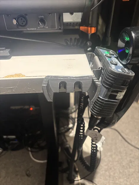 Giá treo tai nghe Clear Com HS-6 (HS-6 Holder) cho bàn làm việc - Image 1