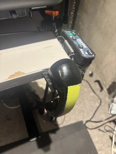 Giá treo tai nghe Clear Com HS-6 (HS-6 Holder) cho bàn làm việc - Image 2