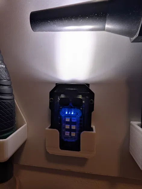 Giá treo tường cho đèn pin móc khóa (Charging Dock) - Image 1