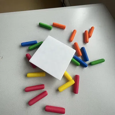 Bộ trò chơi phân loại màu sắc (Peg Sorting Game) cho bé