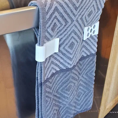 Kẹp treo khăn tiện lợi cho nhà bếp