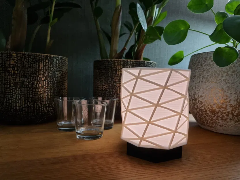 Lumetri Tri – Đèn bàn mini phong cách hiện đại - Image 1