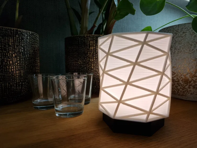 Lumetri Tri – Đèn bàn mini phong cách hiện đại - Image 3