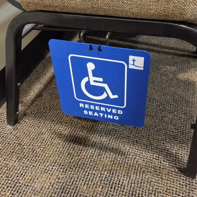Biển báo ghế ngồi ưu tiên 3D cho người khuyết tật tiện lợi