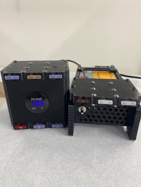 Hộp phân phối nguồn Power Pole kèm Vôn kế - 5 mạch đầu ra - Image 1