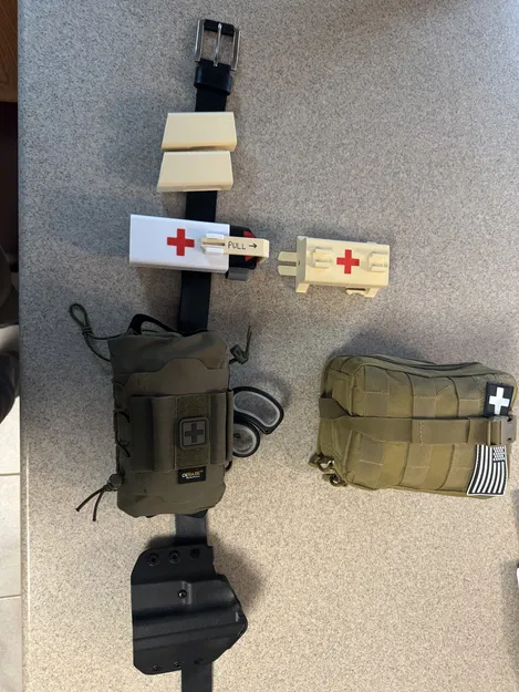 QUICK-CLIP: Bản phối lại của bao đựng băng ca (tourniquet) C.A.T gắn dây nịt - Image 1