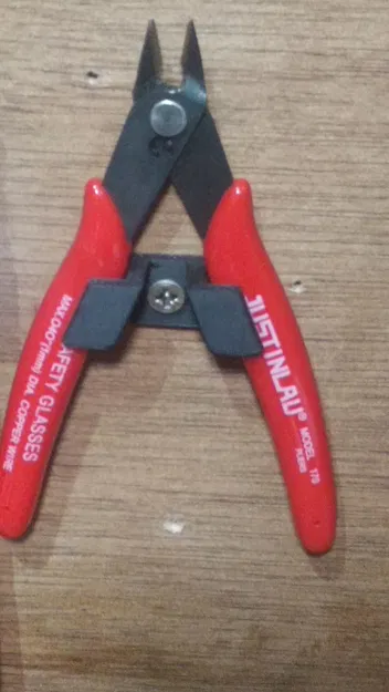 Giá treo kìm cắt 3D gọn gàng cho bàn làm việc - Image 1