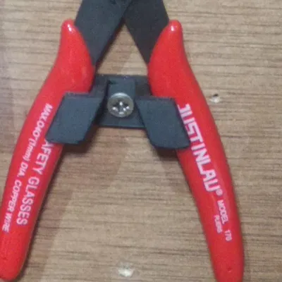 Giá treo kìm cắt 3D gọn gàng cho bàn làm việc