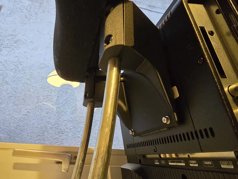 Giá treo TV VESA 100x100 cho tựa đầu xe Mercedes Vito - Image 1