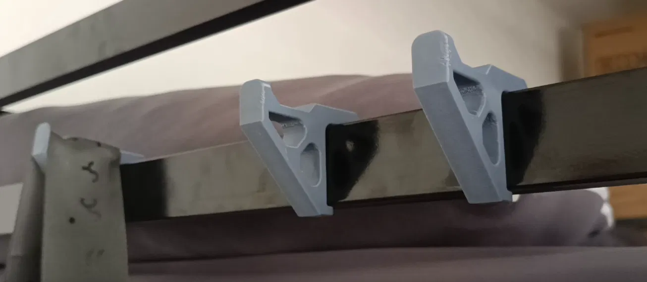 Móc Treo Gắn Thanh Giường (20×40mm) - Kiểu Snap Fit - Image 1