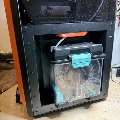 Ngàm gắn hộp sấy Polymaker cho Prusa Core One