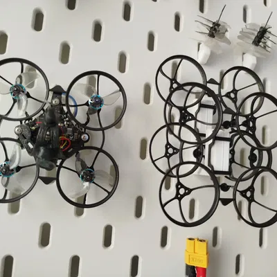 Giá treo tường Skadis cho drone Air65 và Tinywhoop
