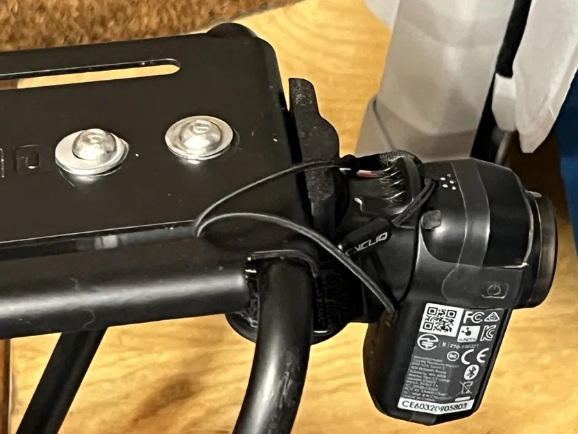 Ngàm gắn phụ kiện đuôi xe cho baga Old Man Mountain Divide (Tương thích Cycliq & GoPro) - Image 2