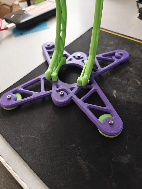 Đế giữ tai nghe 3D với chân đế mở rộng tăng độ vững chãi - Image 1