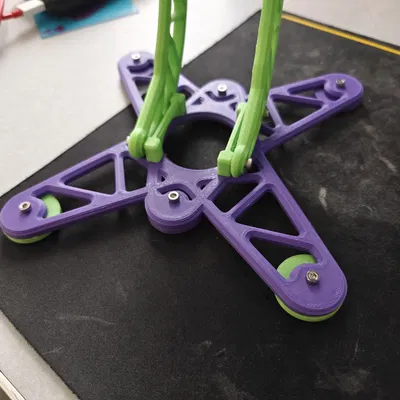 Đế giữ tai nghe 3D với chân đế mở rộng tăng độ vững chãi