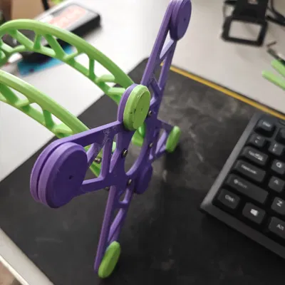 Đế giữ tai nghe 3D với chân đế mở rộng tăng độ vững chãi