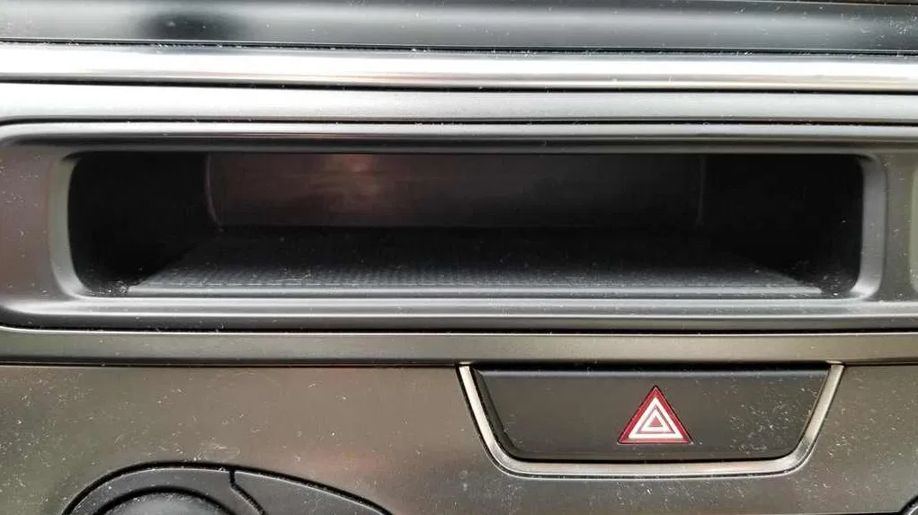 Giá đỡ điện thoại Samsung S21 Ultra (ốp OtterBox) cho xe Kia Optima (2014) - Image 2