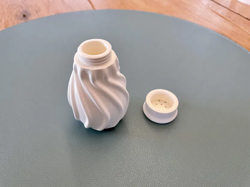 Lọ đựng muối tiêu thiết kế xoắn ốc (Salt and Pepper Shaker) - Image 1