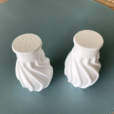 Lọ đựng muối tiêu thiết kế xoắn ốc (Salt and Pepper Shaker)