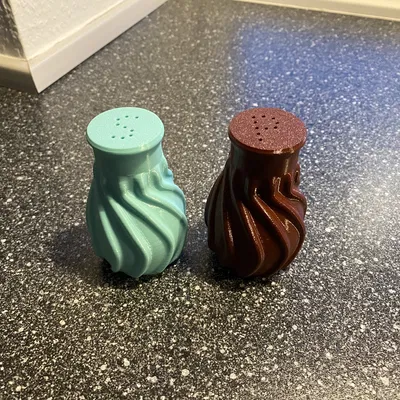 Bộ lọ đựng muối và tiêu thiết kế xoắn ốc 3D cực xinh