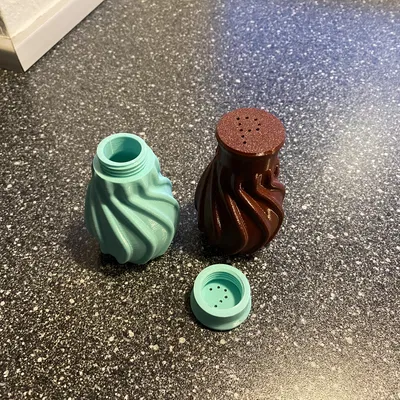 Bộ lọ đựng muối và tiêu thiết kế xoắn ốc 3D cực xinh
