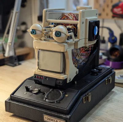 TOMMY-B-003 : Robot Animatronic di động