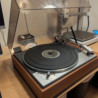 Bản lề nắp đậy chống bụi cho mâm đĩa than