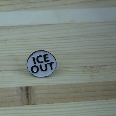 Ghim cài áo (Enamel pin) phong cách Ice out