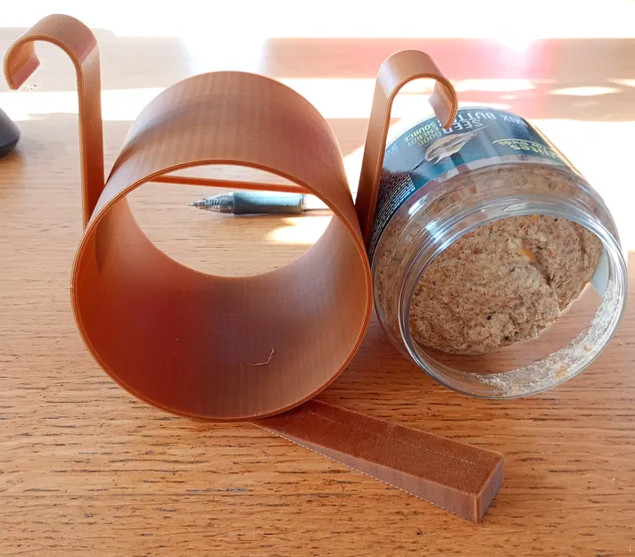 Giá đỡ hũ bơ đậu phộng cho chim ăn - Image 7