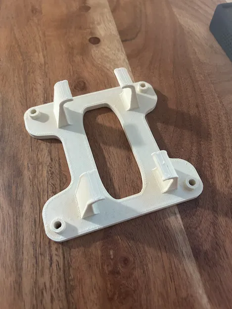 Giá treo VESA cho hộp đựng ổ cứng UGREEN M.2 NVMe SSD (Gắn sau màn hình) - Image 3