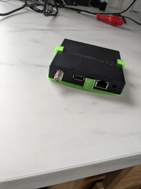 Ngàm gắn tường 3D cho thiết bị HD HomeRun HDFX-2US gọn gàng - Image 2